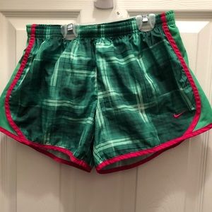 Girls large Nike short